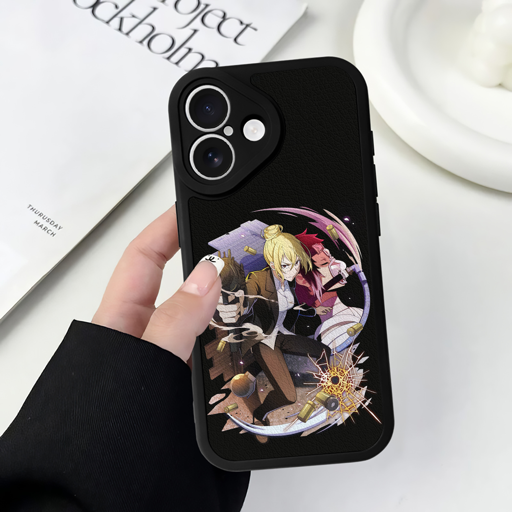 （画像用） 文豪ストレイドッグス Bungo Stray Dogs 【iPhone 16シリーズ対応】シリコンスマホケース（レザー調） 材質：シリコン